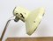 Lámpara de mesa industrial en beige de Metal Mot, años 60, Imagen 7