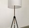 Minimalistische Dreibein Stehlampe, 1960er 11