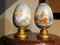Uova decorative in terracotta dipinte a mano su supporti in legno dorato, Italia, set di 2, Immagine 7