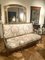 Französisches handgeschnitztes 3-Sitzer Sofa aus vergoldetem Holz im Louis XVI Stil mit Chinoiserie Stoff 2