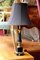 20. Jh. Französische Tischlampen aus schwarzer Emaille und Vergoldeter Bronze mit Seidenschirm, 2er Set 13
