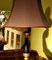 20. Jh. Französische Tischlampen aus schwarzer Emaille und Vergoldeter Bronze mit Seidenschirm, 2er Set 8