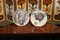 Platos de porcelana blanca de edición limitada y platos estampados en negro y dorado de Fornasetti, años 70. Juego de 2, Imagen 10