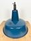 Industrielle Fabriklampe aus blauer Emaille mit Gusseisenplatte, 1960er 13