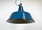Industrielle Fabriklampe aus blauer Emaille mit Gusseisenplatte, 1960er 10