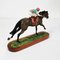 Skulptur eines Pferdes mit einem Jockey im Galopp von R. Cameron, England, 1960er 4
