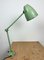 Lámpara de mesa de taller industrial verde, años 60, Imagen 9