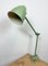 Lámpara de mesa de taller industrial verde, años 60, Imagen 2
