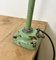 Lámpara de mesa de taller industrial verde, años 60, Imagen 6