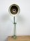 Lámpara de mesa de taller industrial verde, años 60, Imagen 14