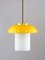 Lámpara colgante Mushroom Mid-Century de vidrio amarillo y latón, Imagen 2