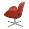Swan Chair aus original rotem Leder von Arne Jacobsen für Fritz Hansen, 2000er 4