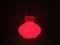 Lámpara colgante alemana de vidrio rojo de Peill & Putzler, años 60, Imagen 2