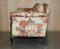 Ästhetisches Movement Sofa aus Chinoiserie Stoff mit Krallen & Kugelfüßen von Howard & Sons, 1880er 17