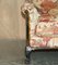 Ästhetisches Movement Sofa aus Chinoiserie Stoff mit Krallen & Kugelfüßen von Howard & Sons, 1880er 7