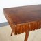 Mesa de madera tallada y trabajado atribuida a las Primeras Obras atribuidas a Paolo Buffa finales de los 50. La mesa presenta dos cajones escondidos y puede servir de extensión, años 50, Imagen 4