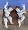 Porzellan Cherub Figuren auf Wandtafel von Algora 1