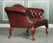 Divano Regency Chesterfield bordeaux con bottoni, Immagine 3