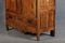 Antiker französischer barocker Schrank um 1760 Kirschbaum Große Eisenbeschläge, Kirchenbaum, Schnitzereien, Einfügungen und Bandaufführungen 34