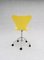 Silla giratoria de oficina modelo 3117 en amarillo de Arne Jacobsen para Fritz Hansen, 1995, Imagen 5
