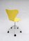 Silla giratoria de oficina modelo 3117 en amarillo de Arne Jacobsen para Fritz Hansen, 1995, Imagen 3