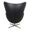 Egg chair in pelle nera di Arne Jacobsen per Fritz Hansen, inizio XXI secolo, Immagine 3