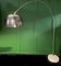 Italienische Arco Lampe mit flachem Carrera Marmor Sockel, zugeschrieben Achille & Pier Giacomo Castiglioni für Flos, 1970er 1