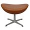 Poggiapiedi Egg in pelle anilina color cognac di Arne Jacobsen per Fritz Hansen, Immagine 1