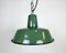 Lámpara colgante industrial pequeña esmaltada en verde, años 60, Imagen 2
