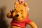 Statuetta Winnie the Pooh e Piglet in ceramica e resina di Peter Mook per Disney, USA, anni '90, Immagine 3