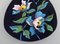 Piatto Troubadour in ceramica smaltata con fiori dipinti a mano, Longwy, Francia, Immagine 3