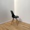 Modernistischer Stuhl mit schwarzem Ledersitz 2