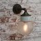 Vintage Wandlampe aus Messing & Gusseisen aus Milchglas 7