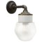 Vintage Wandlampe aus Messing & Gusseisen aus Milchglas 4