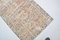 Kleiner blasser Oushak Teppich mit blumigem Muster 4