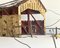 Scultura da parete artigianale in ottone forgiato raffigurante un fienile di campagna con ponte e barca a remi di Curtis Jere, Stati Uniti, anni '70, Immagine 4