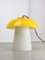Mid-Century Mushroom Tischlampe aus gelbem Glas und Messing 2