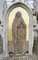 Sculpture Relief de Madonnina en Pierre avec Mosaïque Dorée 1