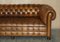 Englisches Vintage Chesterfield Sofa aus handgefärbtem Zigarrenbraunem Leder, 1950er 4