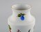 Vaso in porcellana con fiori e bacche dipinti a mano di Herend, anni '40, Immagine 4