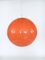 Lámpara colgante esférica de resina naranja, Italia, años 60, Imagen 17