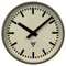 Reloj de pared de fábrica industrial gris de Pragotron, años 60, Imagen 1