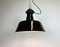 Industrielle Fabriklampe aus schwarzer Emaille mit Gusseisenplatte, 1960er 8