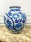 Jarrón chino de porcelana azul y blanca con adornos de flor de loto, Imagen 7