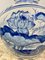 Jarrón chino de porcelana azul y blanca con adornos de flor de loto, Imagen 9