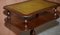 Mesa auxiliar vintage con trípode de madera y cuero verde, Imagen 8