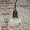 Lámpara colgante industrial vintage de vidrio y latón de Holophane, Francia, Imagen 6