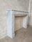 Antiker hellgrauer Kamin aus Carrara Marmor im klassizistischen Stil 9