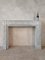 Antiker hellgrauer Kamin aus Carrara Marmor im klassizistischen Stil 4