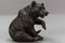 Antike geschnitzte sitzende Bärenfigur aus dem Schwarzwald, 1890er 2